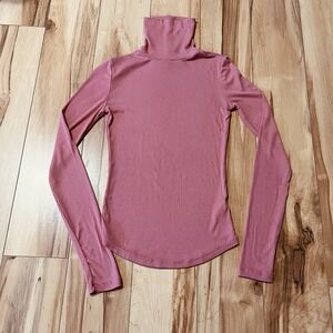 Aritzia Sunday Best Pink Rib Knit Turtleneck Long Sleeve XS Model Lightweight